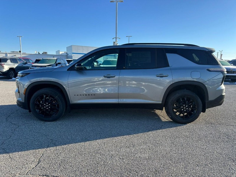 Chevrolet Traverse Vehicle Full-screen Gallery Image 2