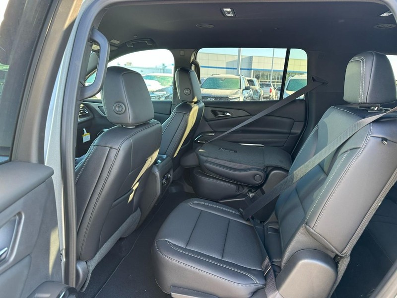 Chevrolet Traverse Vehicle Full-screen Gallery Image 4