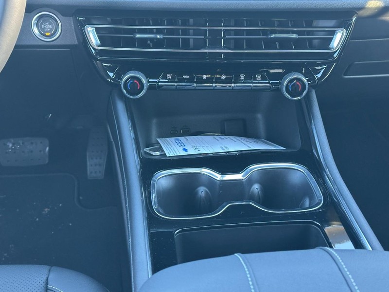 Chevrolet Traverse Vehicle Full-screen Gallery Image 9