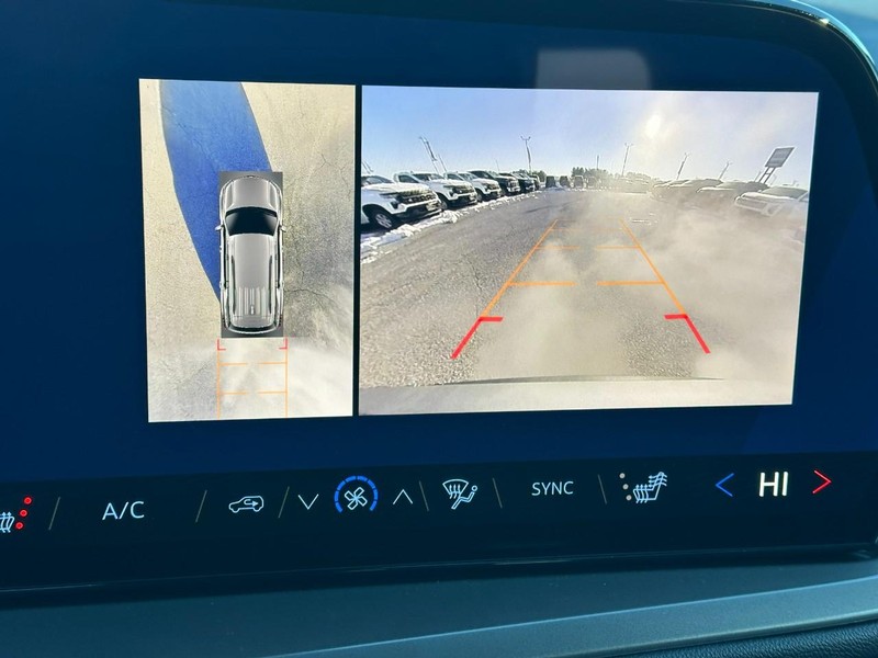 Chevrolet Traverse Vehicle Full-screen Gallery Image 14