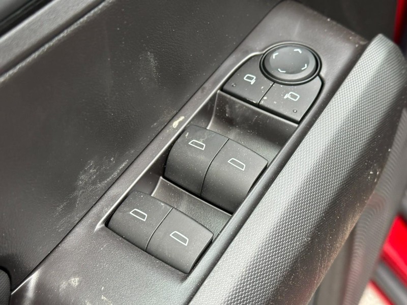 Chevrolet Colorado Vehicle Full-screen Gallery Image 9