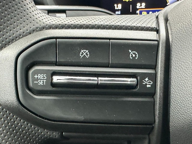 Chevrolet Colorado Vehicle Full-screen Gallery Image 11