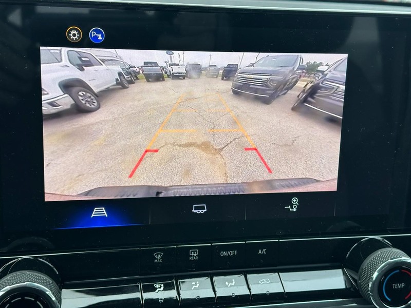 Chevrolet Colorado Vehicle Full-screen Gallery Image 13