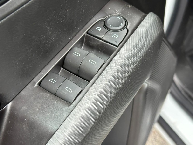 Chevrolet Colorado Vehicle Full-screen Gallery Image 9