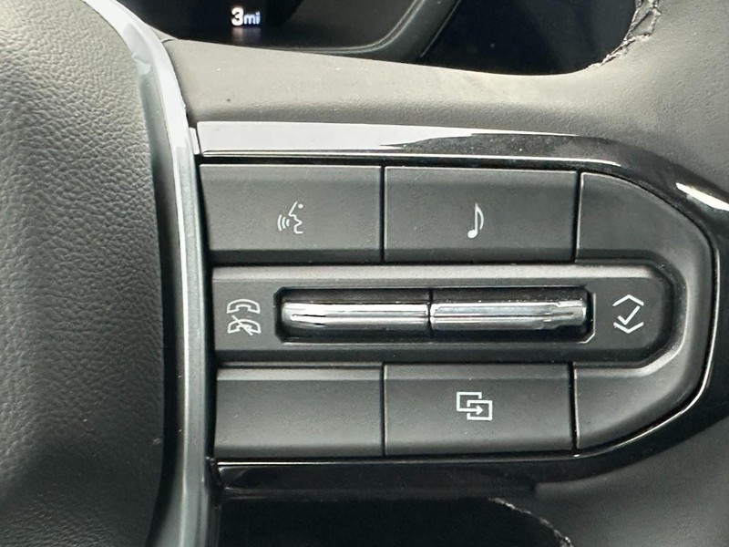 Chevrolet Colorado Vehicle Full-screen Gallery Image 12