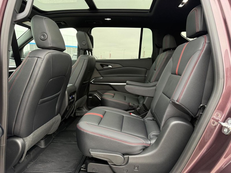 Chevrolet Traverse Vehicle Full-screen Gallery Image 6