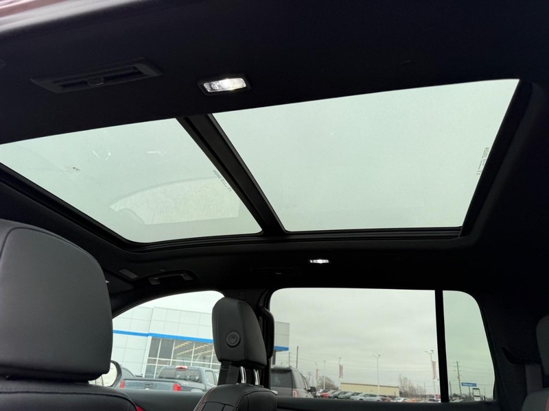 Chevrolet Traverse Vehicle Full-screen Gallery Image 7