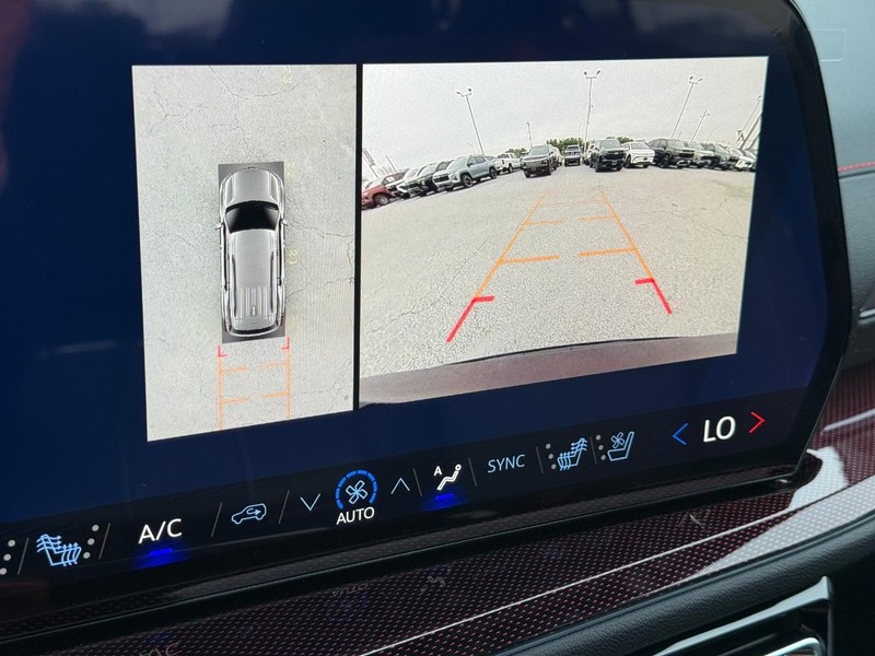 Chevrolet Traverse Vehicle Full-screen Gallery Image 15