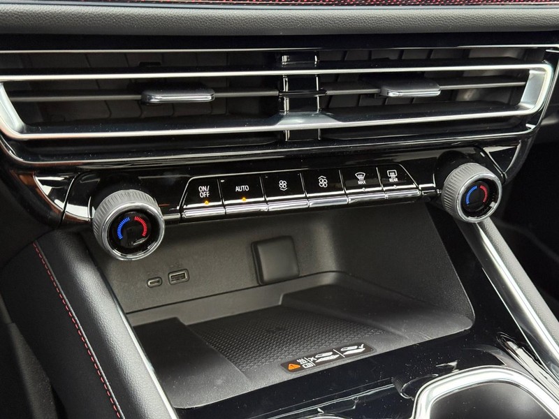 Chevrolet Traverse Vehicle Full-screen Gallery Image 16