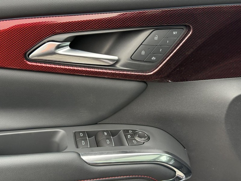 Chevrolet Traverse Vehicle Full-screen Gallery Image 19