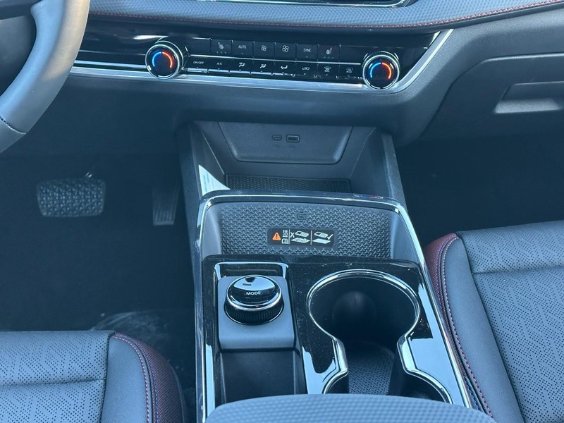 Chevrolet Equinox Vehicle Full-screen Gallery Image 8