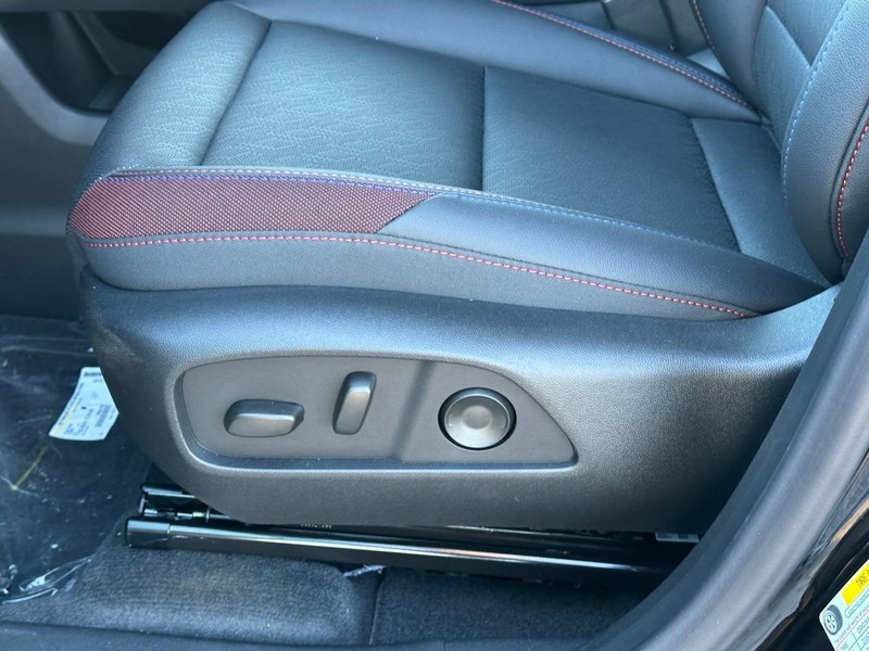 Chevrolet Equinox Vehicle Full-screen Gallery Image 10