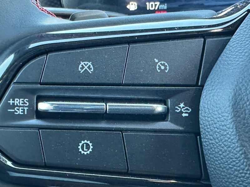 Chevrolet Equinox Vehicle Full-screen Gallery Image 11