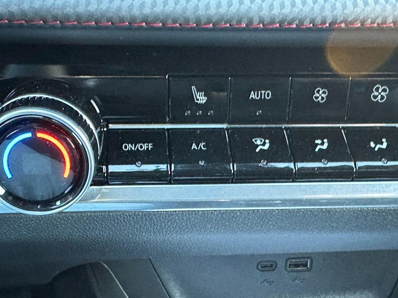 Chevrolet Equinox Vehicle Full-screen Gallery Image 13