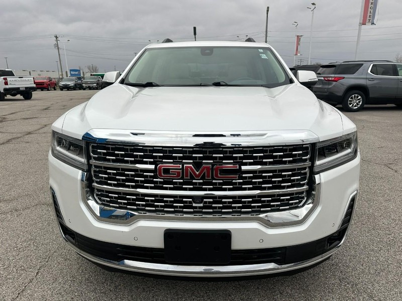 GMC Acadia Vehicle Full-screen Gallery Image 9