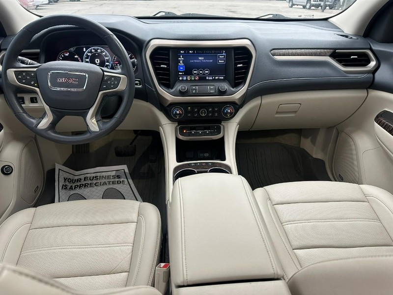 GMC Acadia Vehicle Full-screen Gallery Image 14