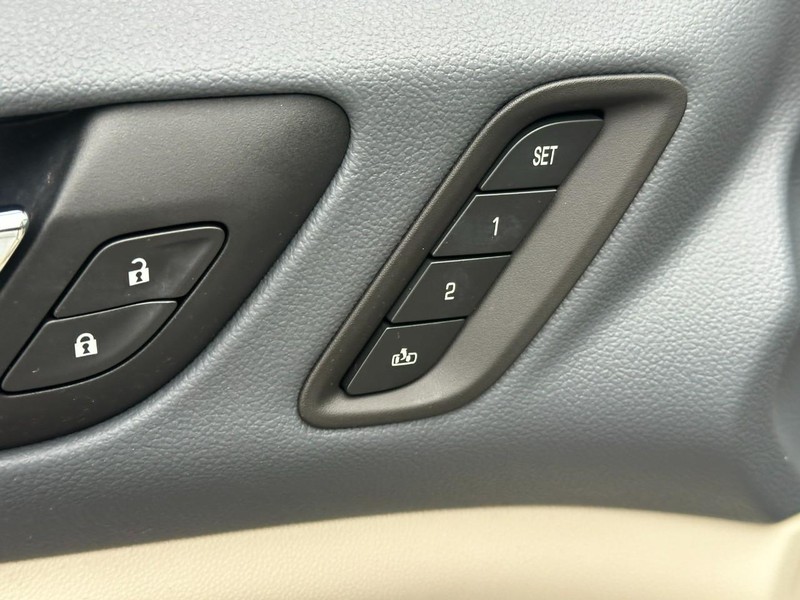 GMC Acadia Vehicle Full-screen Gallery Image 20