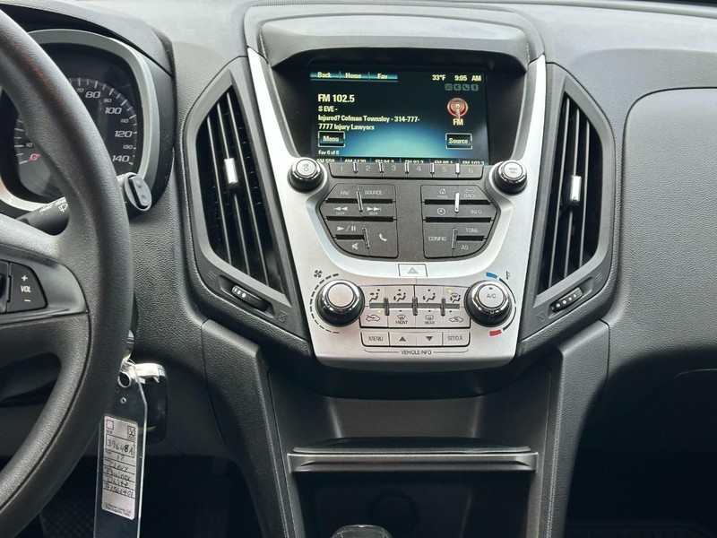Chevrolet Equinox Vehicle Full-screen Gallery Image 13