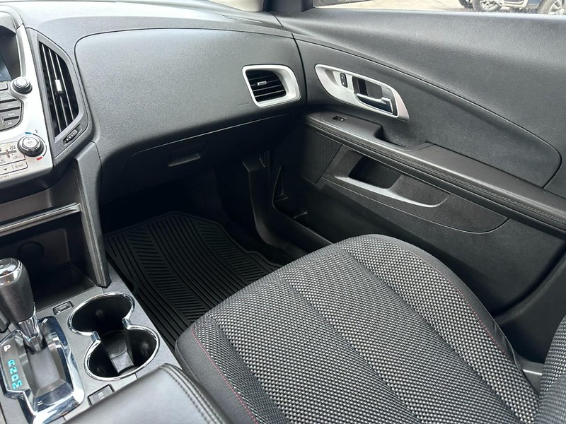 Chevrolet Equinox Vehicle Full-screen Gallery Image 15