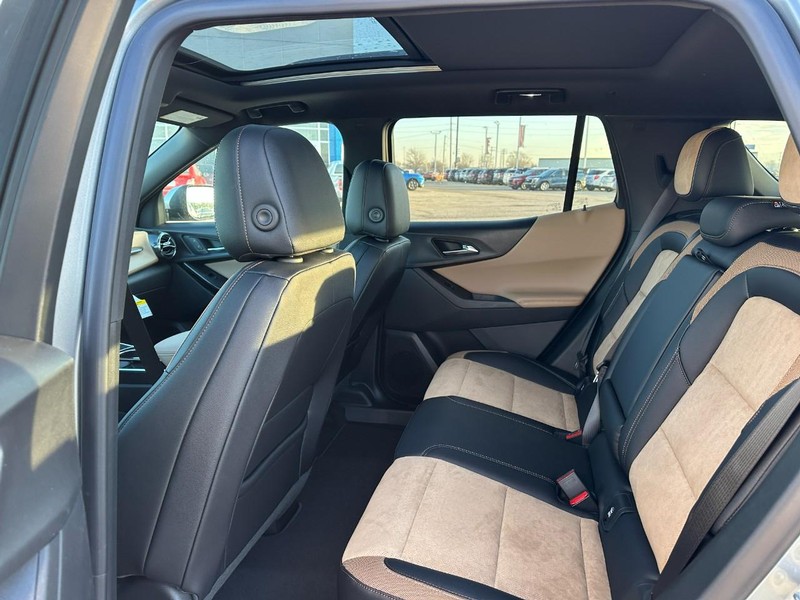 Chevrolet Equinox Vehicle Full-screen Gallery Image 4