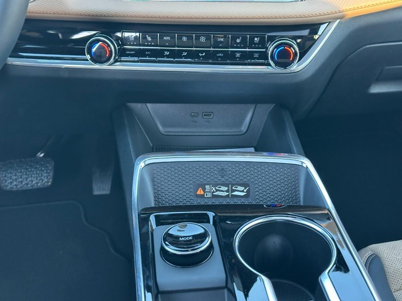 Chevrolet Equinox Vehicle Full-screen Gallery Image 9