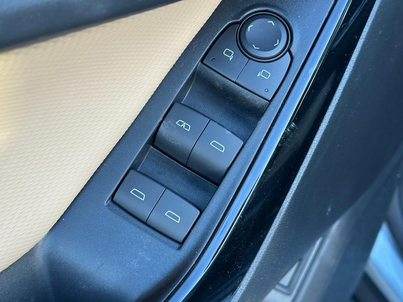 Chevrolet Equinox Vehicle Full-screen Gallery Image 10