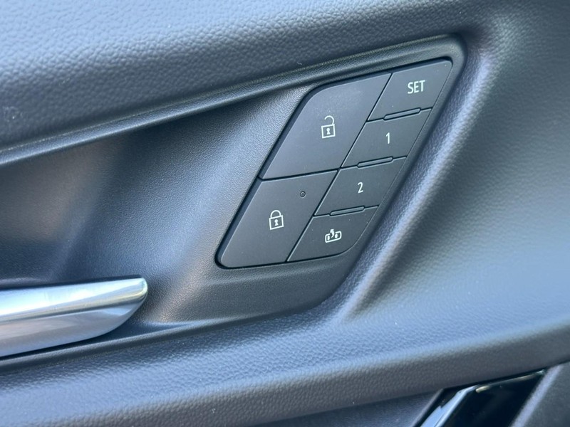 Chevrolet Equinox Vehicle Full-screen Gallery Image 11