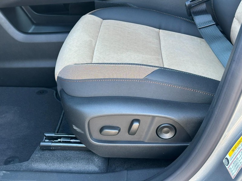 Chevrolet Equinox Vehicle Full-screen Gallery Image 12