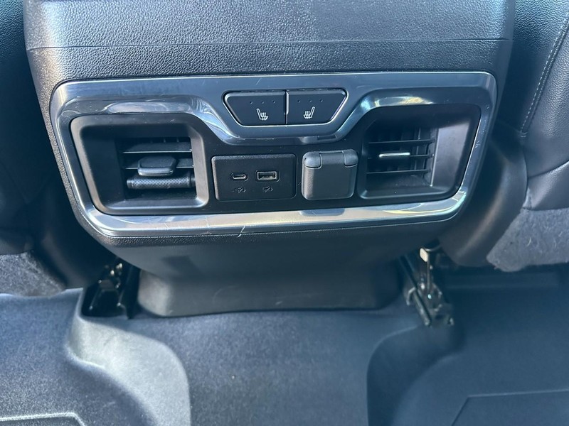 GMC Sierra 1500 Vehicle Full-screen Gallery Image 11