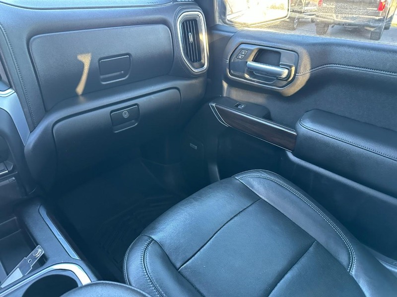 GMC Sierra 1500 Vehicle Full-screen Gallery Image 17