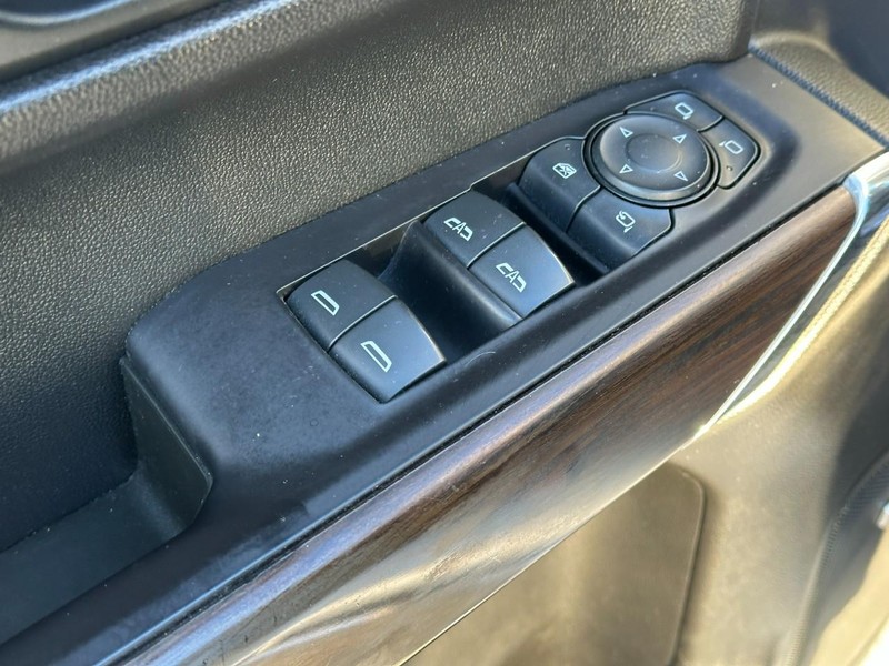 GMC Sierra 1500 Vehicle Full-screen Gallery Image 18