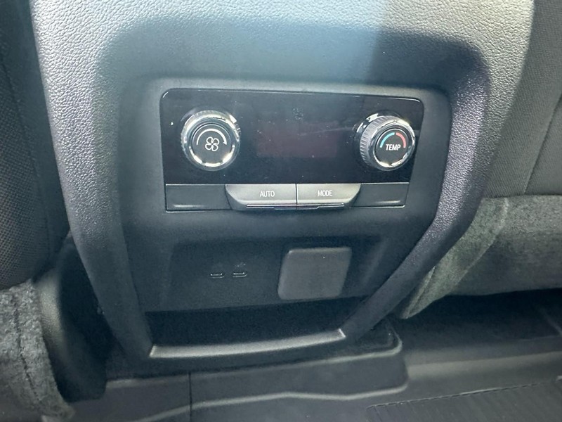 Chevrolet Traverse Vehicle Full-screen Gallery Image 6