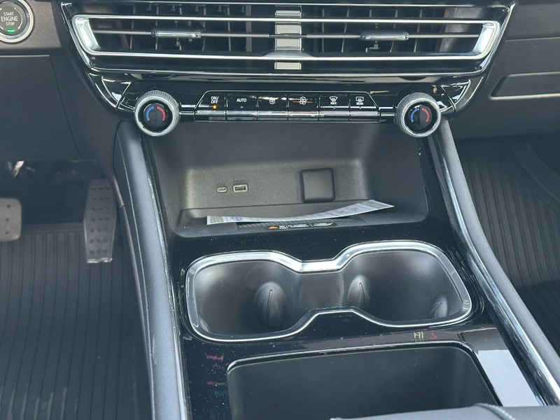 Chevrolet Traverse Vehicle Full-screen Gallery Image 11