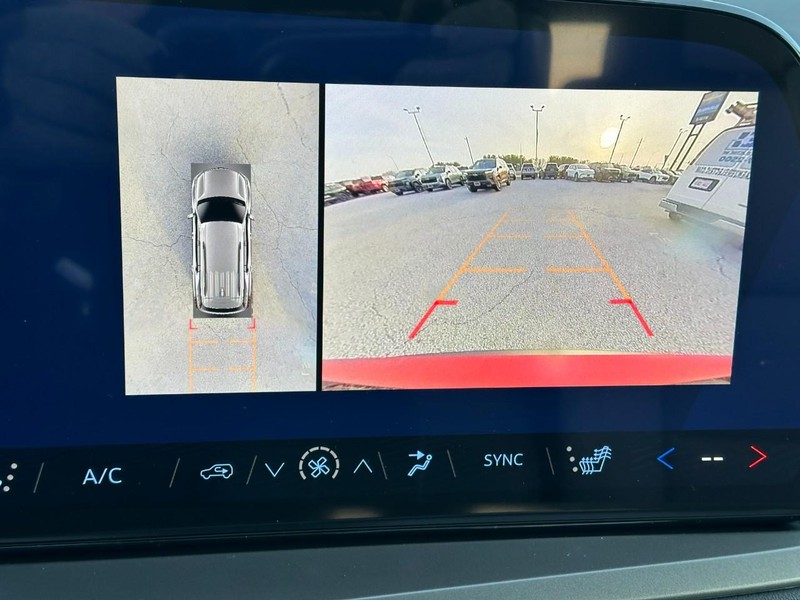 Chevrolet Traverse Vehicle Full-screen Gallery Image 16