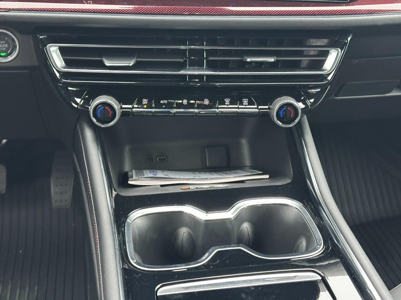 Chevrolet Traverse Vehicle Full-screen Gallery Image 10