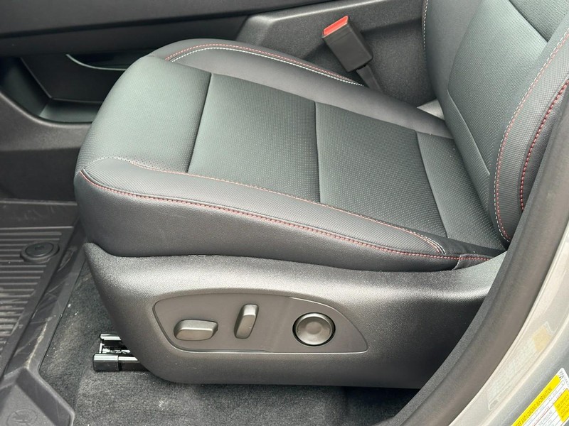 Chevrolet Traverse Vehicle Full-screen Gallery Image 12