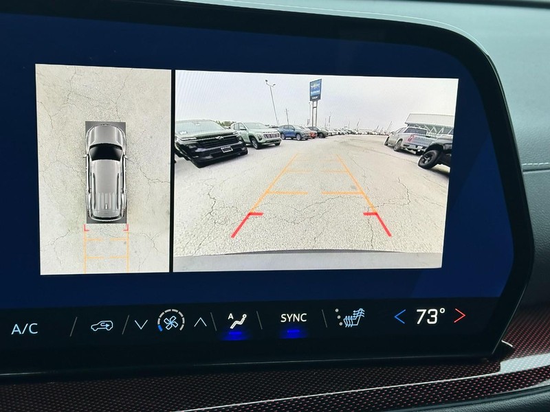 Chevrolet Traverse Vehicle Full-screen Gallery Image 15