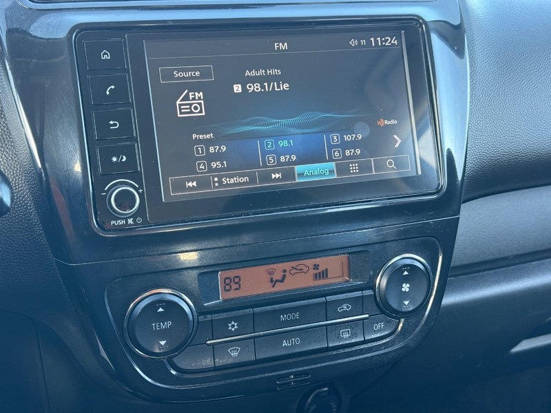 Mitsubishi Mirage Vehicle Full-screen Gallery Image 15