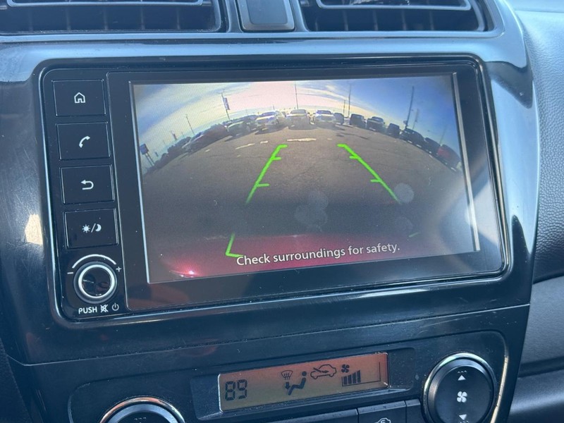 Mitsubishi Mirage Vehicle Full-screen Gallery Image 16