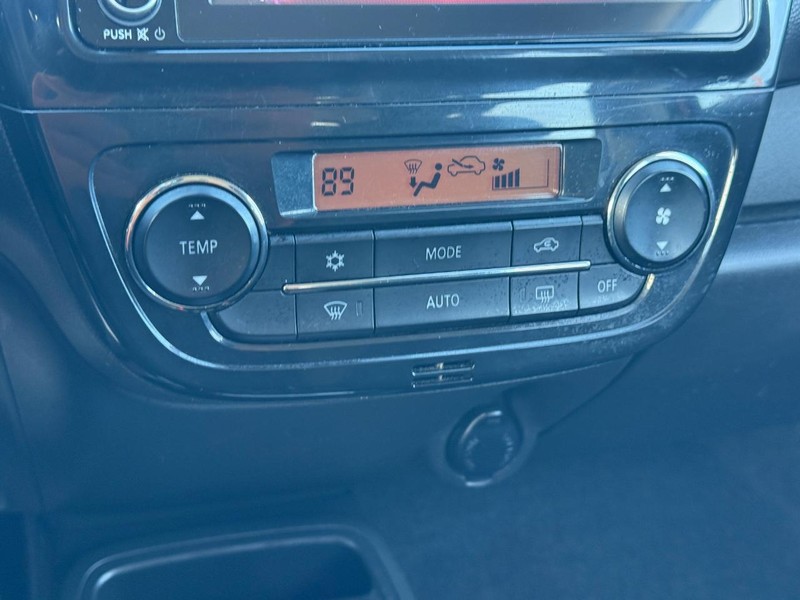 Mitsubishi Mirage Vehicle Full-screen Gallery Image 17