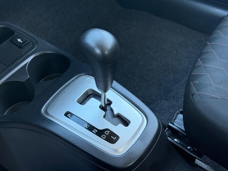 Mitsubishi Mirage Vehicle Full-screen Gallery Image 18