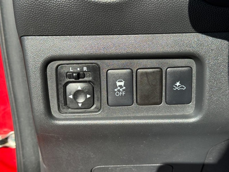 Mitsubishi Mirage Vehicle Full-screen Gallery Image 21