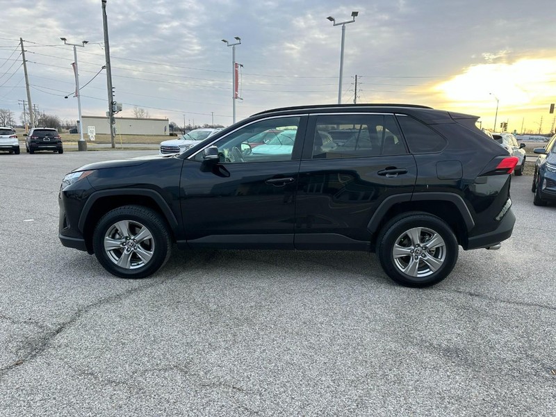 Toyota RAV4 Vehicle Full-screen Gallery Image 2