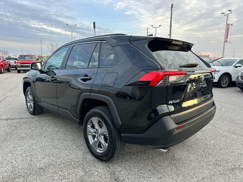 Toyota RAV4 Vehicle Full-screen Gallery Image 3