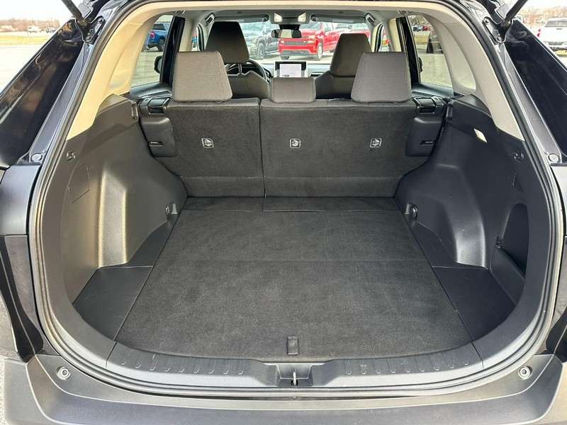 Toyota RAV4 Vehicle Full-screen Gallery Image 5