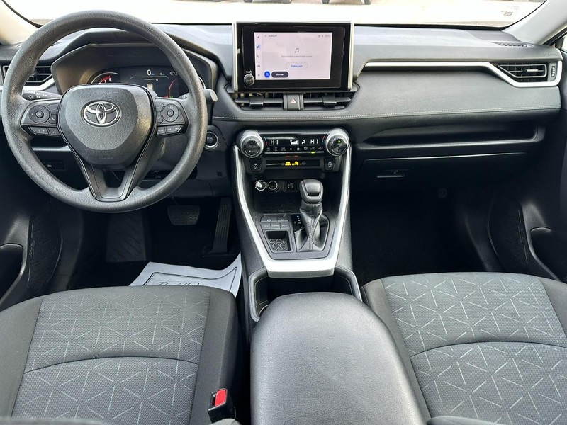 Toyota RAV4 Vehicle Full-screen Gallery Image 11
