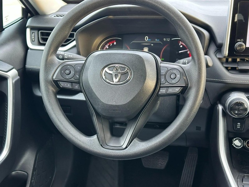 Toyota RAV4 Vehicle Full-screen Gallery Image 12