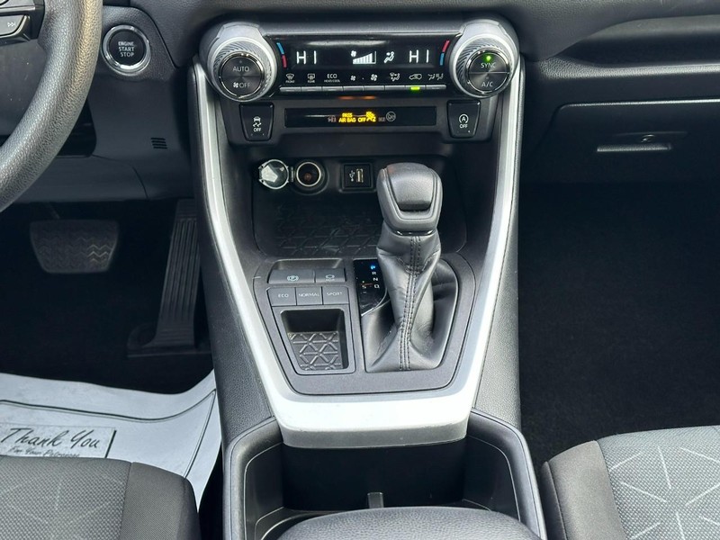 Toyota RAV4 Vehicle Full-screen Gallery Image 14