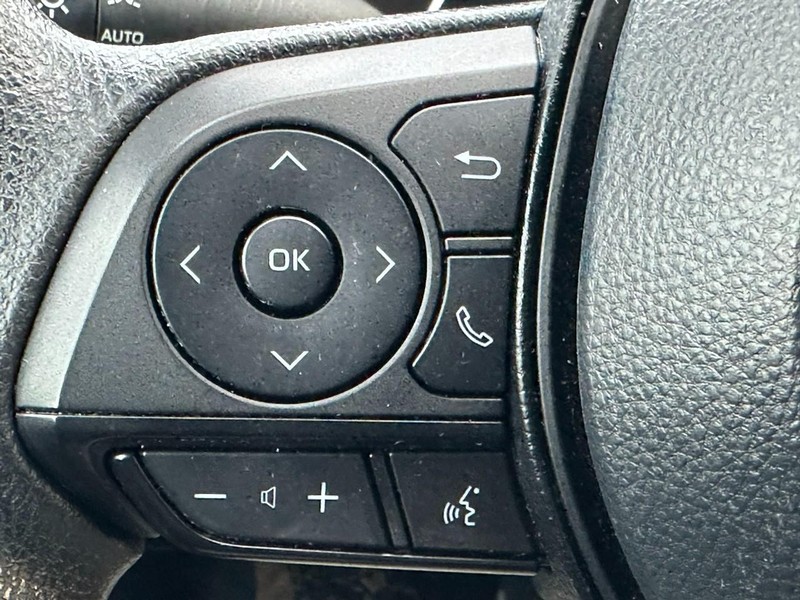 Toyota RAV4 Vehicle Full-screen Gallery Image 18