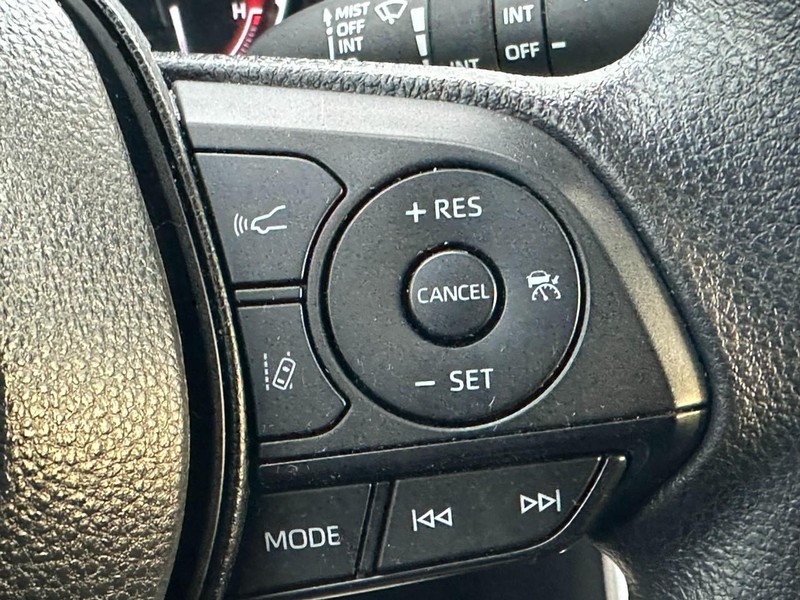 Toyota RAV4 Vehicle Full-screen Gallery Image 19